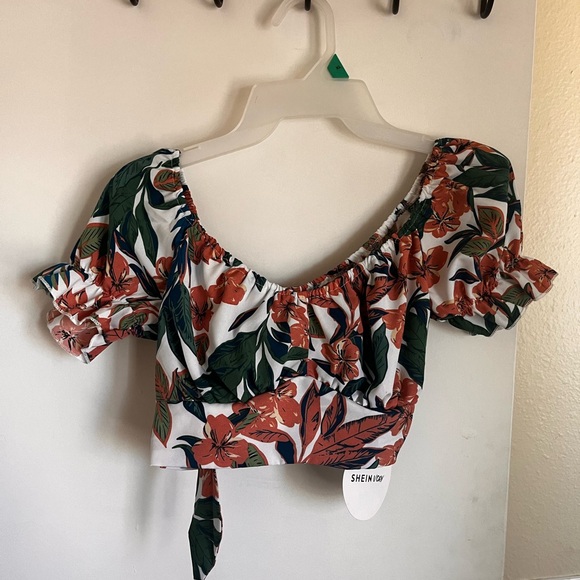 Never worn cute midriff shirt with a cute tie in the back. - Picture 6 of 8